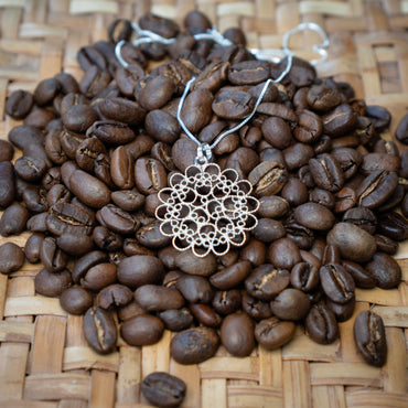 Elegant Caracol Statement Necklace