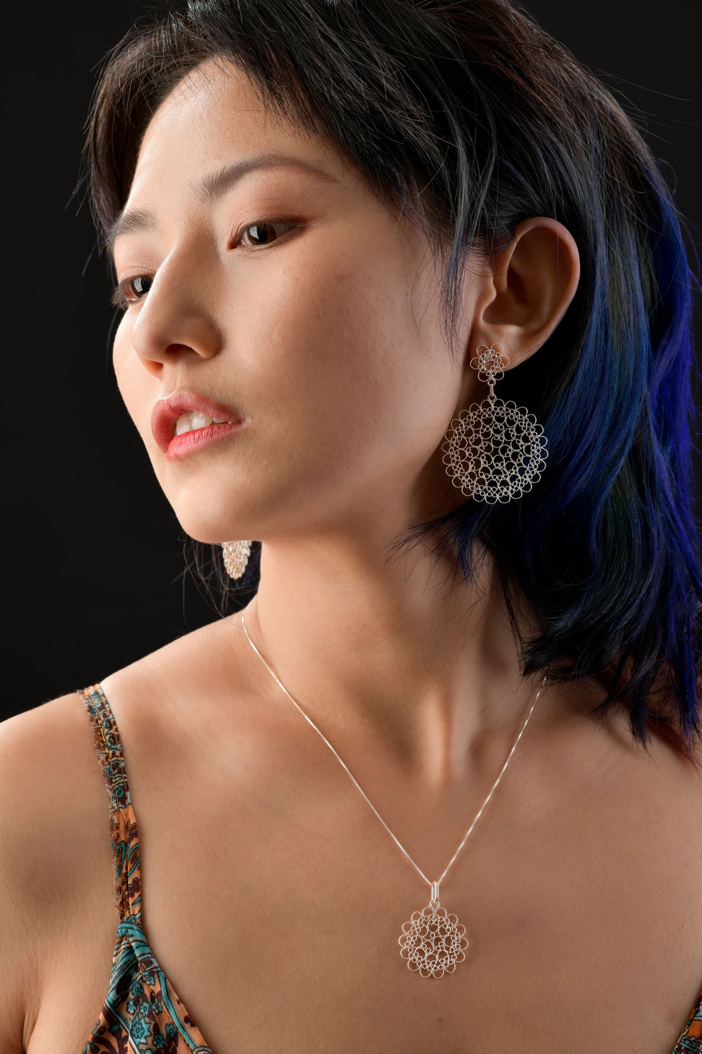 Elegant Caracol Statement Necklace