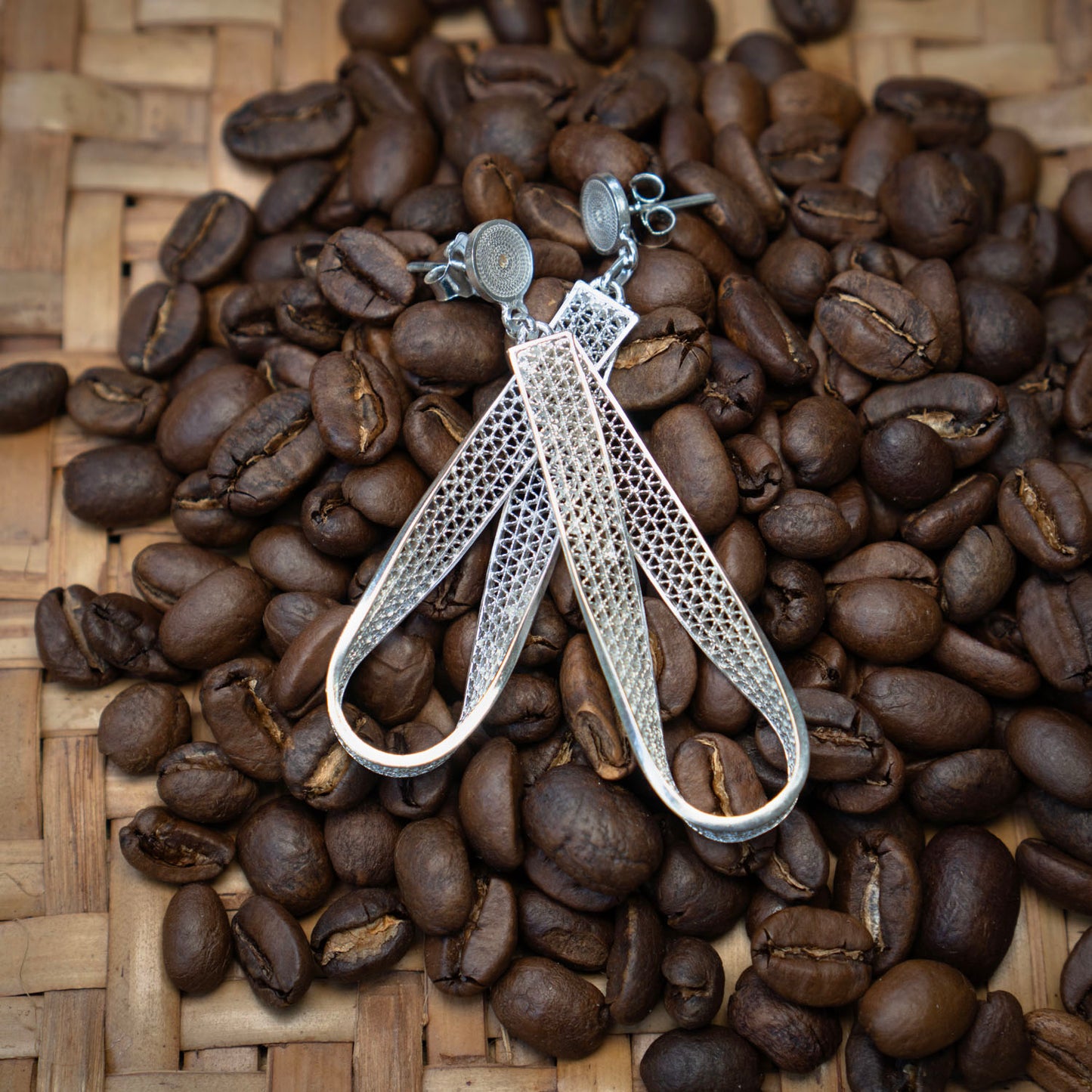 Flowing Ribbon Filigree Earrings